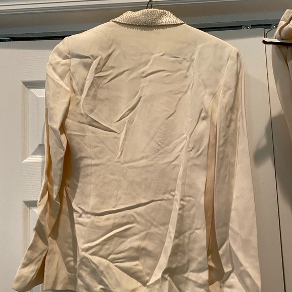 Ivory/cream suit - Picture 3 of 5